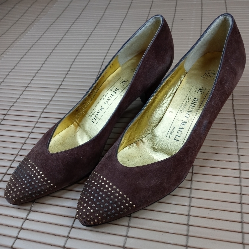 Bruno Magli women's brown suede brass studs 2" cone heels. Sz 6.5AA. Made in Ita